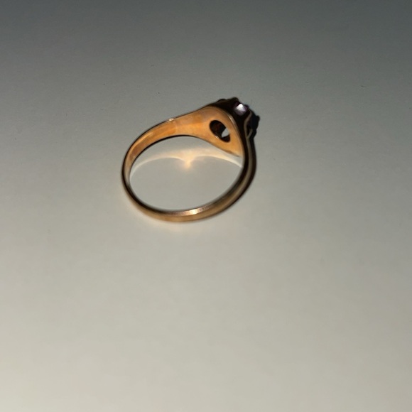 Antique Gold and Amethyst Ring - Picture 5 of 7